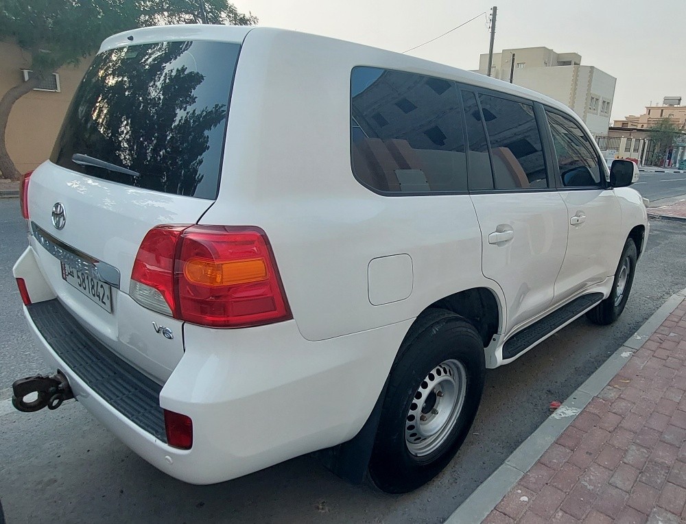 Great Deal Land Cruiser G v6 - 4