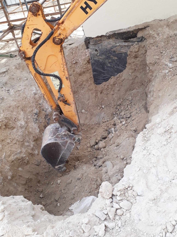 EXCAVATOR FOR RENT - 5
