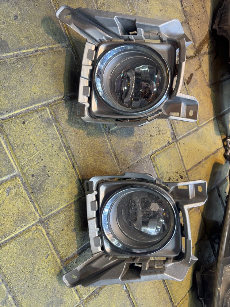 Toyota Cruiser headlight - 1