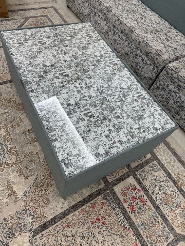 طقم كنب مع طاولة في حالة ممتازة - 1