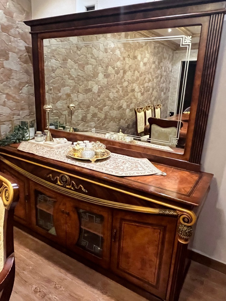 طاولة طعام مع كراسي وبوفيه بمرآه - 4
