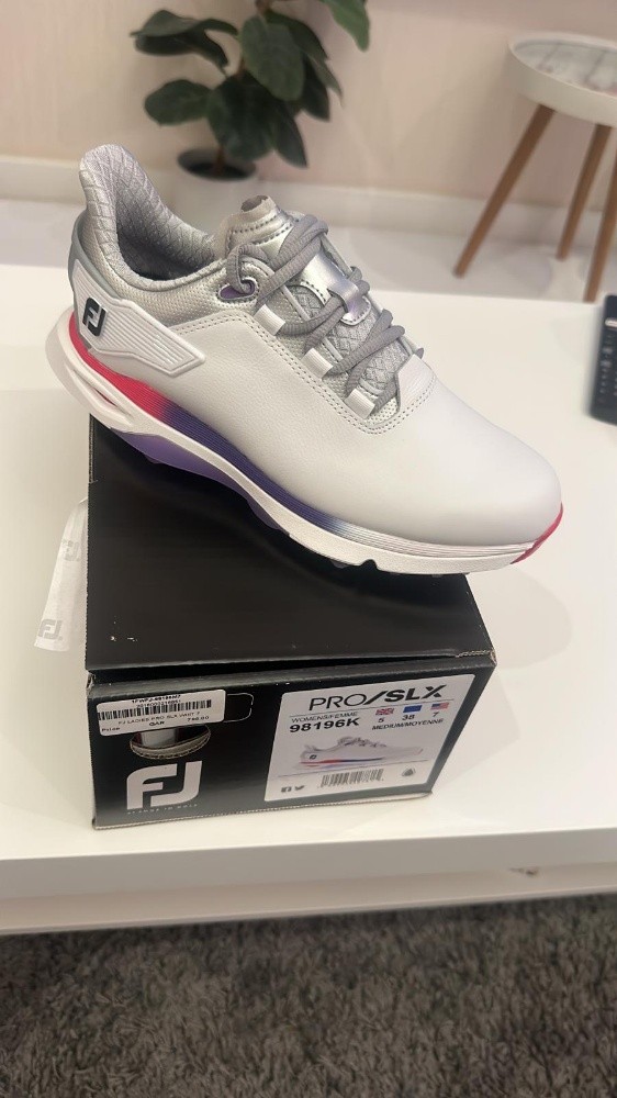 shoe in golf - 1