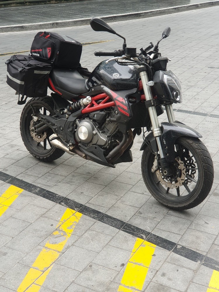 Benelli TNT 302s - 5