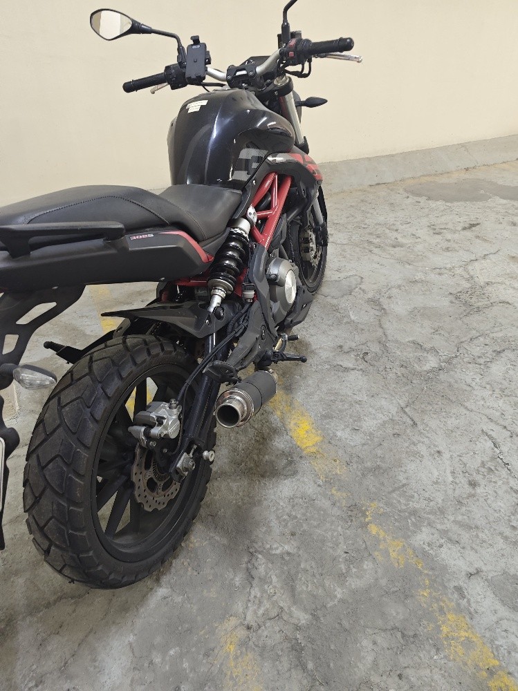 Benelli TNT 302s - 4
