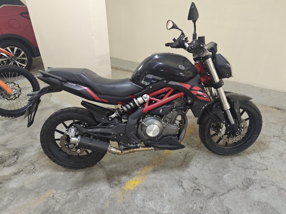 Benelli TNT 302s - 1
