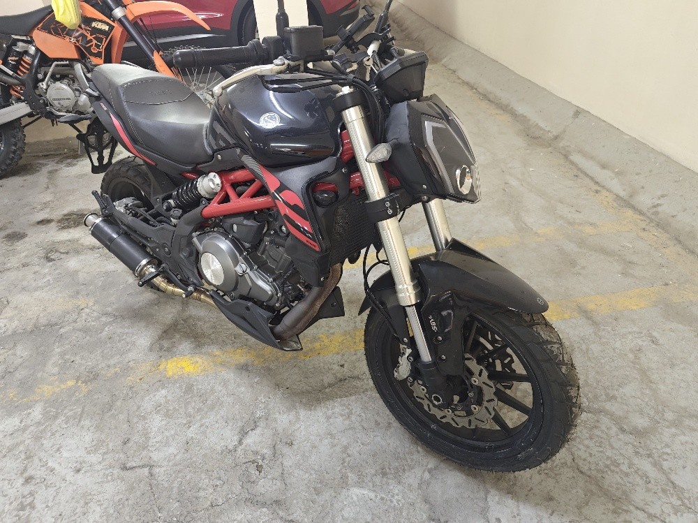 Benelli TNT 302s - 2