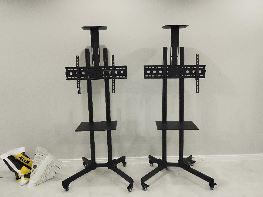 Tv Stand With Trolleys - 1