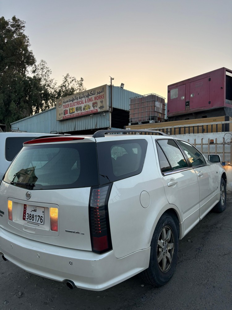 perfect condition CADILLAC SRX4 - 1