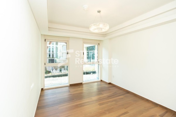 Luxurious 1-Bedroom Apartment - 10