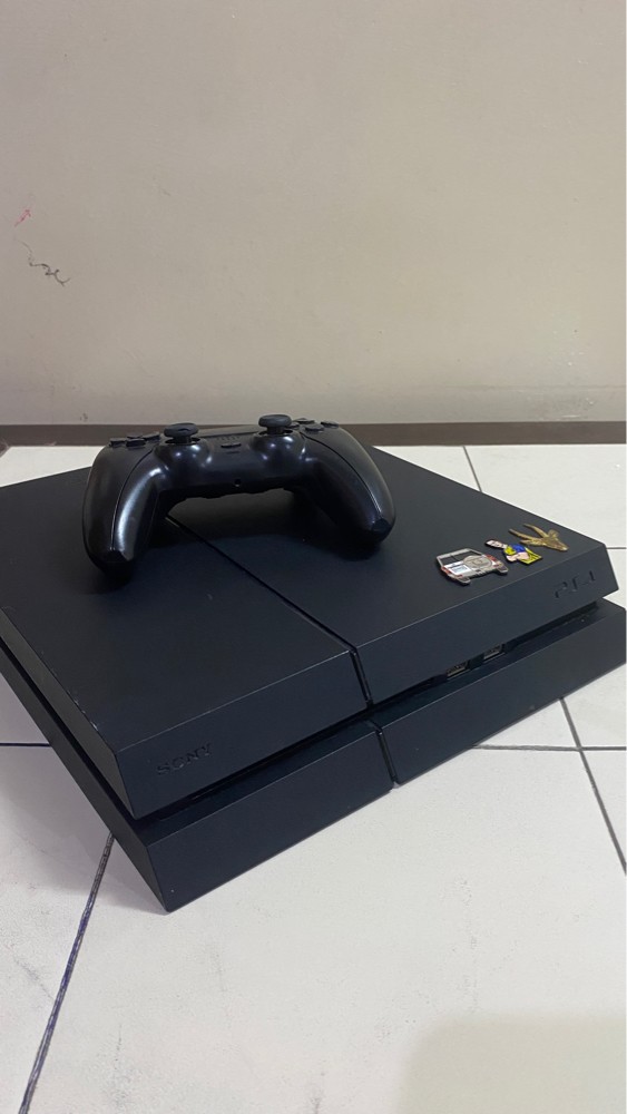 ps4 pro and pro controller  - 1