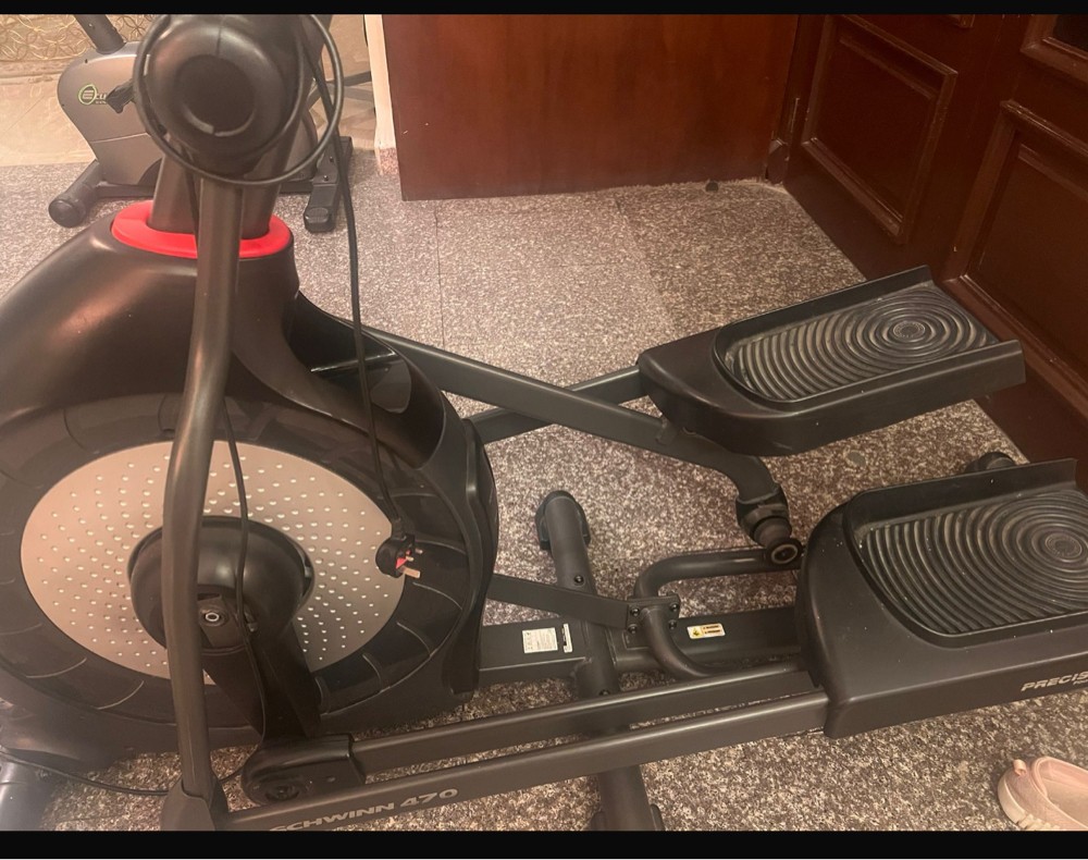 Eliptical Cross Trainer - 1