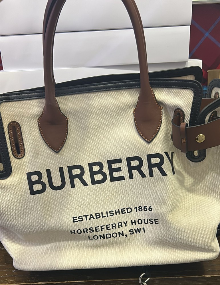 Burberry - 1