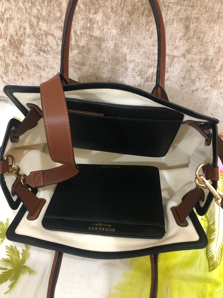 Burberry - 3