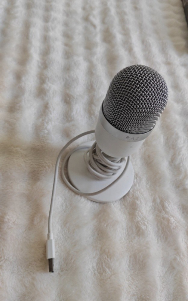 it is a razer mic - 3