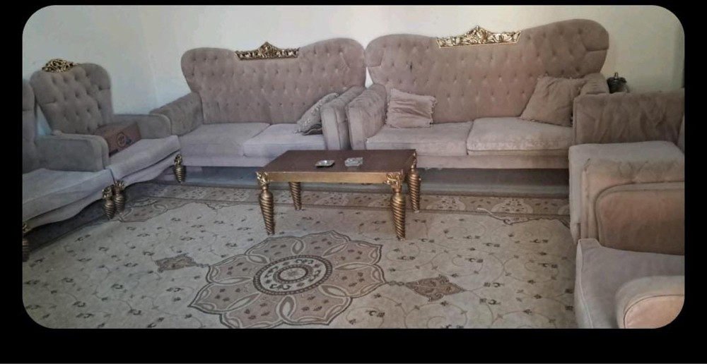كنب مستعمل عشر كراسي مع سجادة - 1
