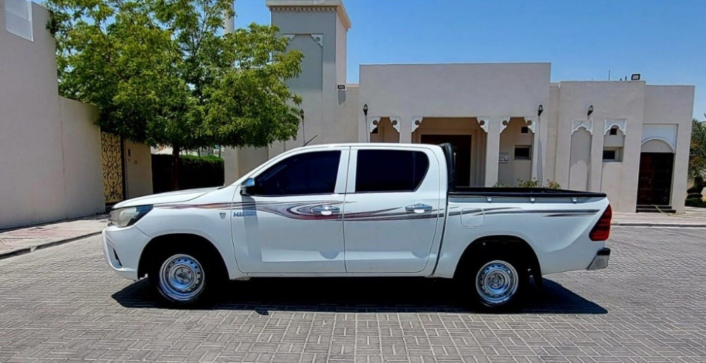 TOYOTA HILUX - 2