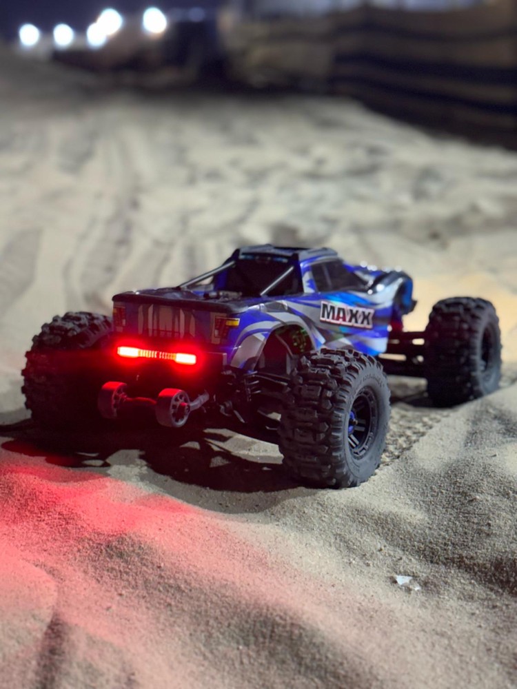 traxxas maxx - 3