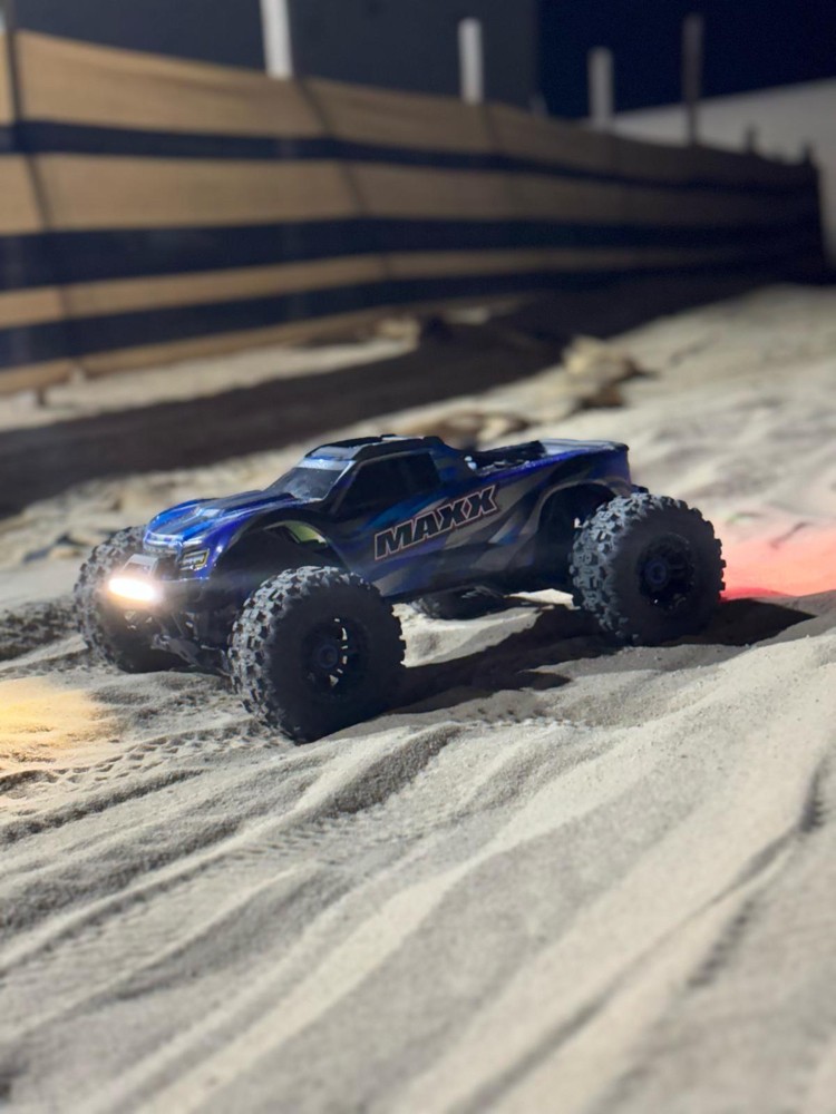 traxxas maxx - 1
