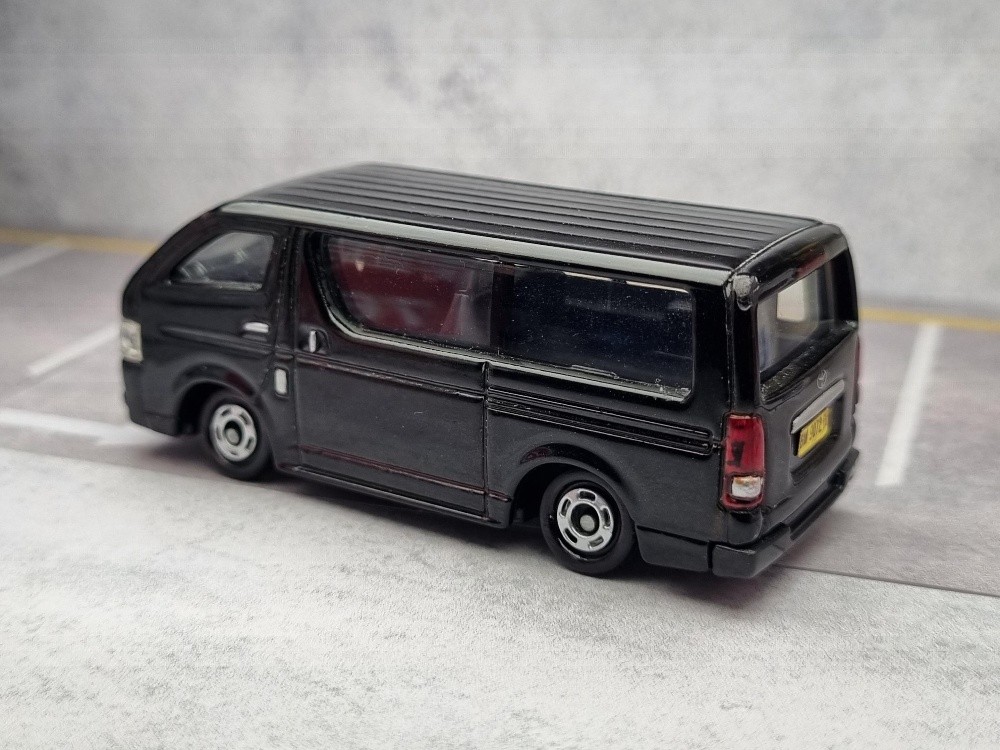 Toyota Hiace Van 1/64 scale - 3