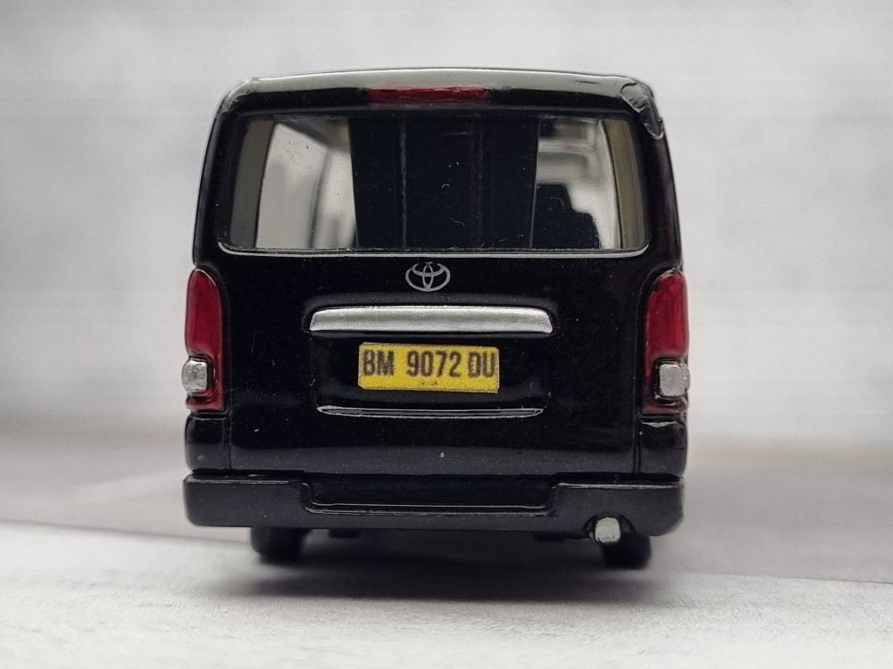 Toyota Hiace Van 1/64 scale - 4