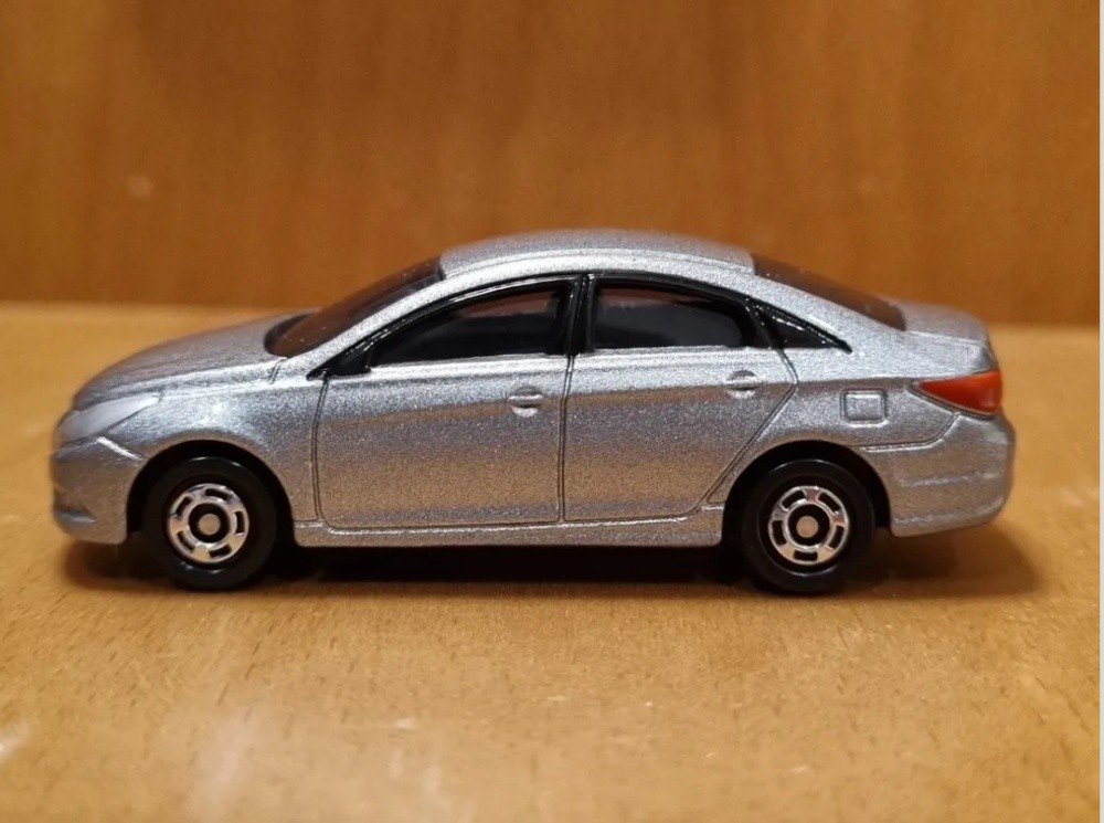 Hyundai Sonata - Tomica Diecast - 4