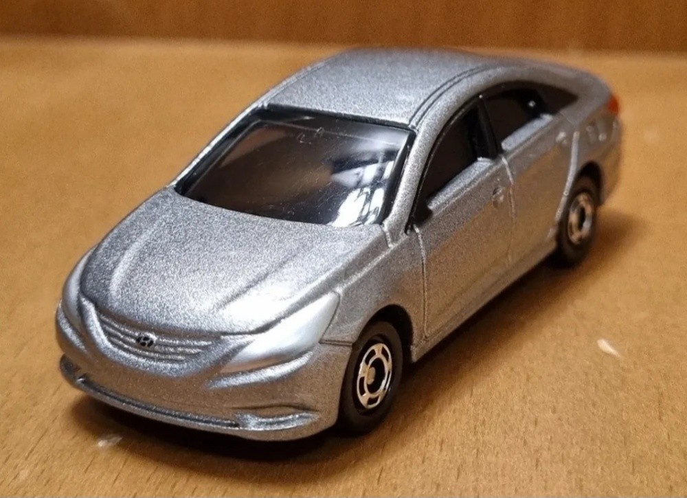 Hyundai Sonata - Tomica Diecast - 2
