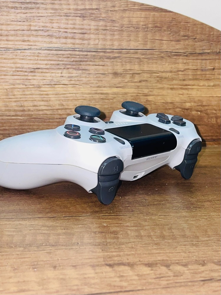 Sony DualShock 4gaming controller - 4