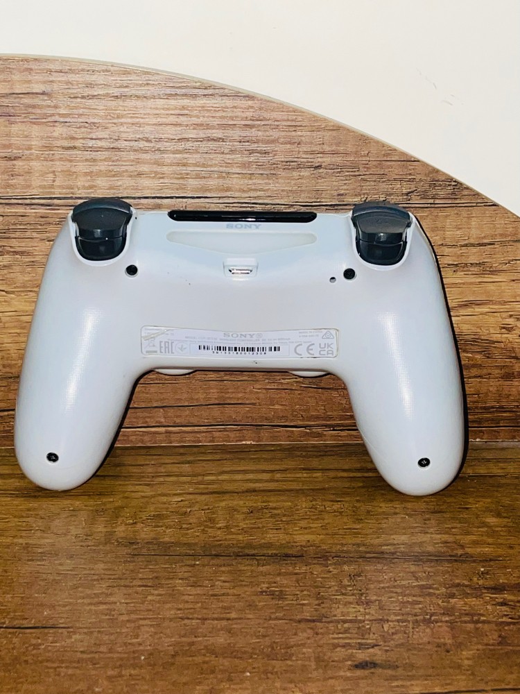Sony DualShock 4gaming controller - 5