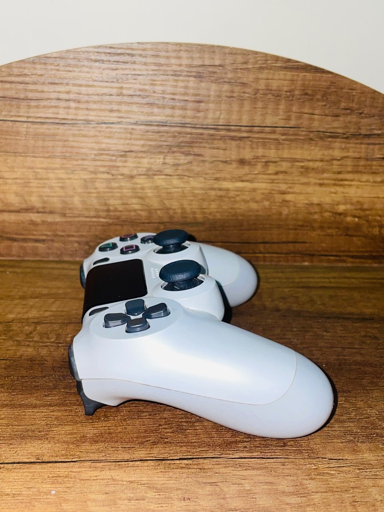Sony DualShock 4gaming controller - 3