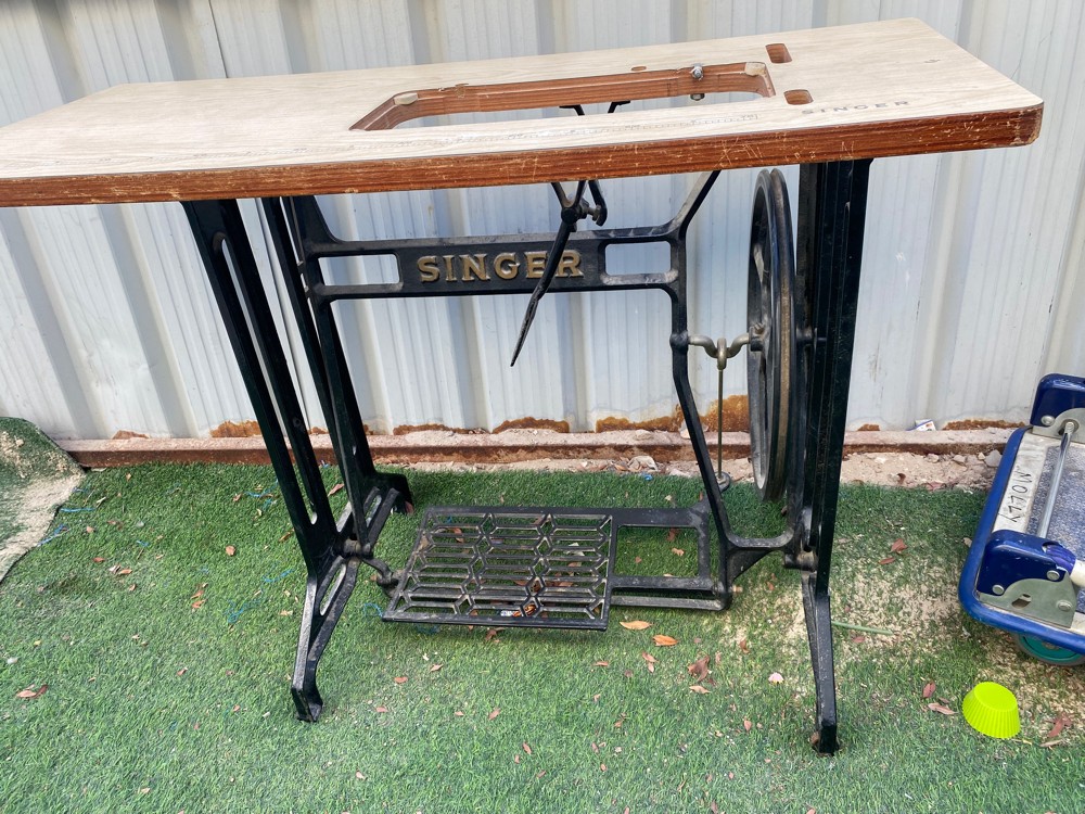 singer sewing machine table - 1