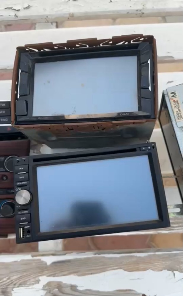 car screens - 2