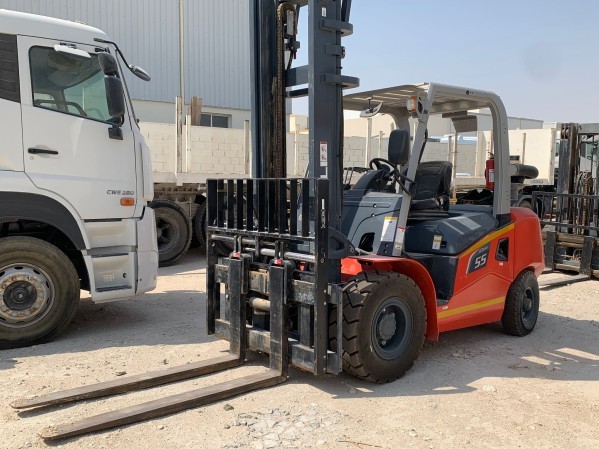 FORKLIFT FOR RENT OIL & GAS - 1