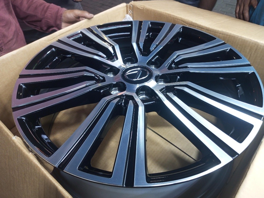 New 22-inch Lexus four-piece rims - 4
