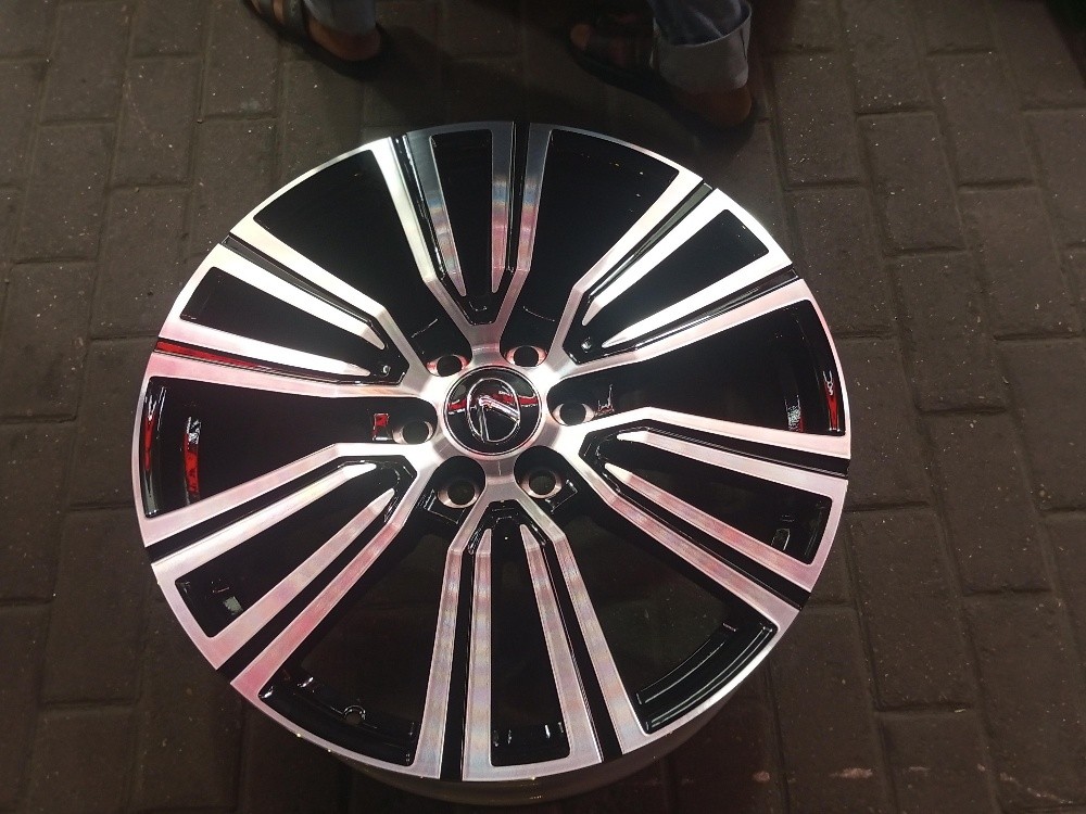New 22-inch Lexus four-piece rims - 3