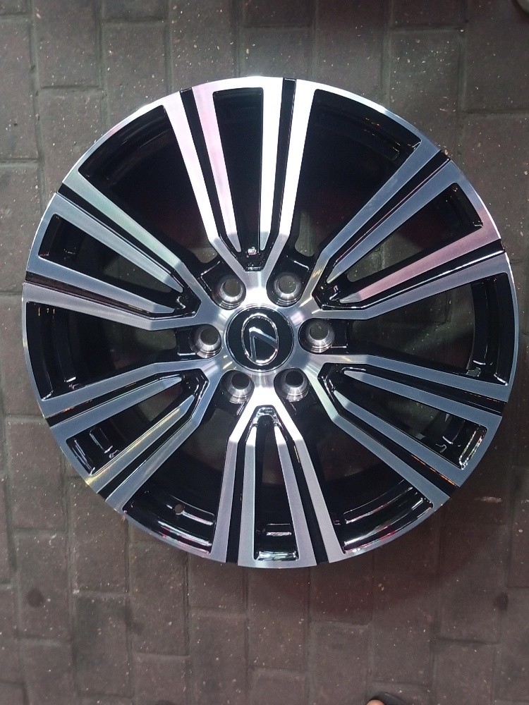 New 22-inch Lexus four-piece rims - 2
