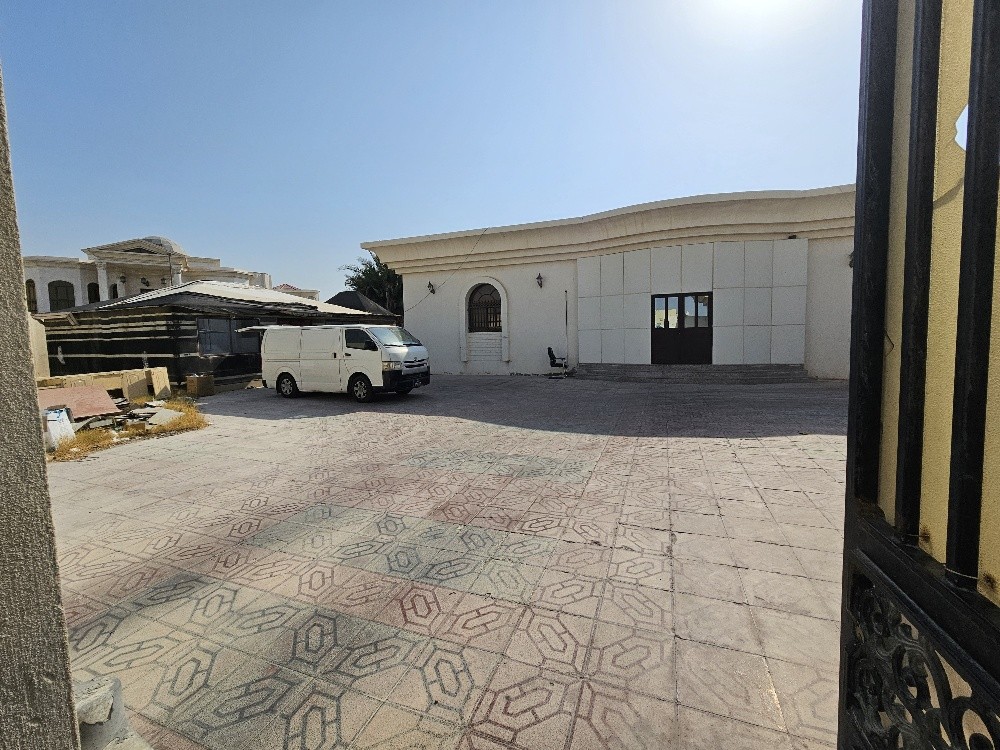 للبيع فيلا ارضيه في عين خالد 1220 - 1