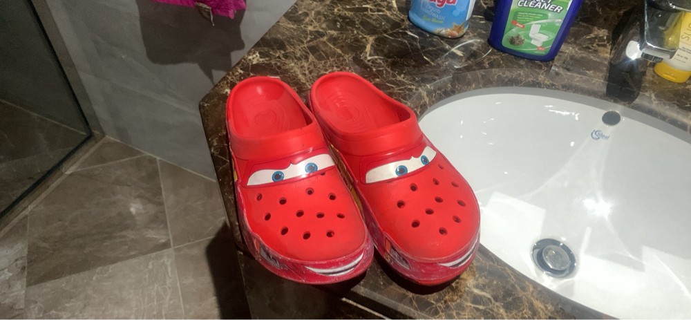 crocs - 1