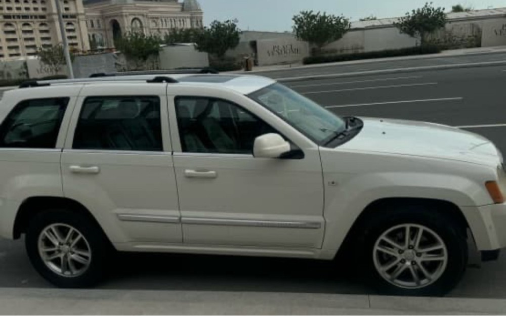 Jeep Grand Cherokee - 12