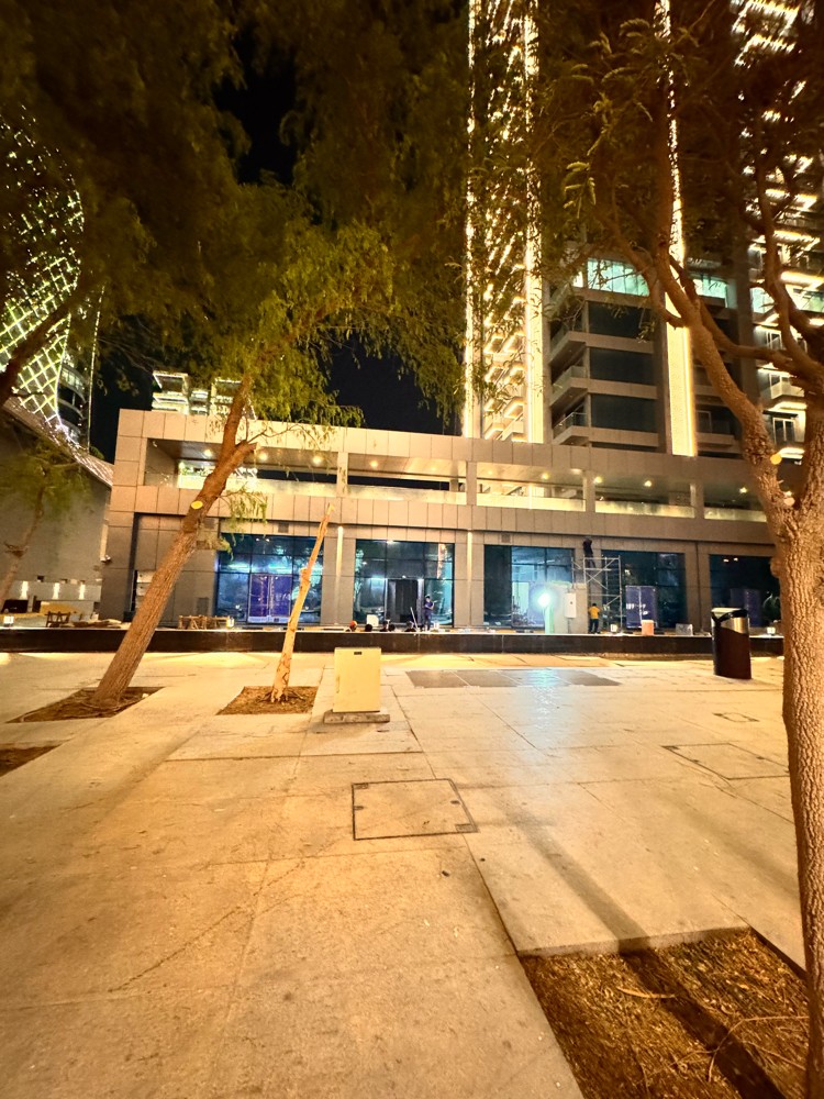 For sail or rent showroom lusail - 2