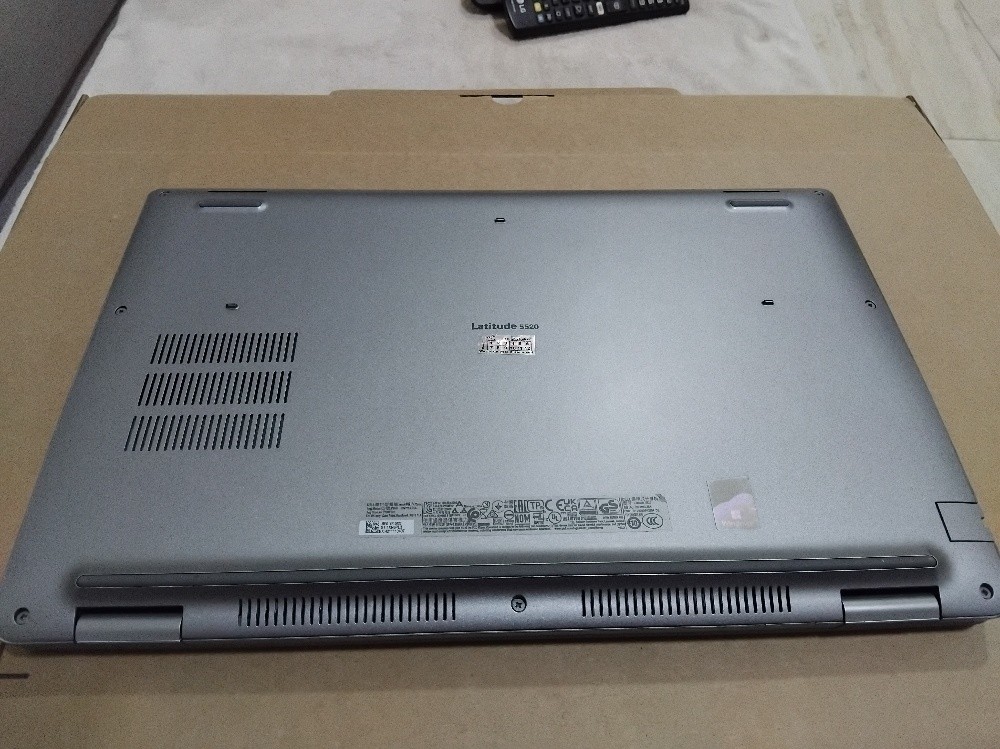Dell Latitude 5520 - 3