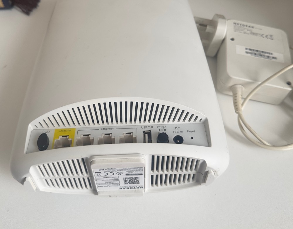 Orbi Router RBR50 - 4