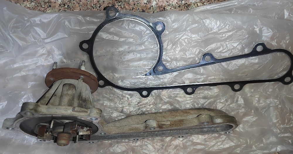 Nissan safari y61 water pump - 2