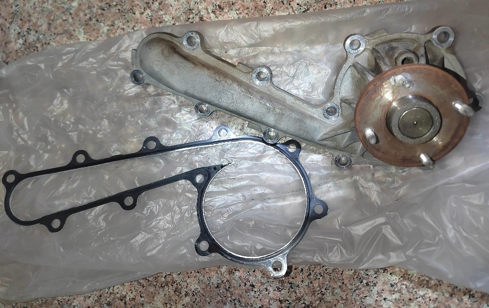 Nissan safari y61 water pump - 1