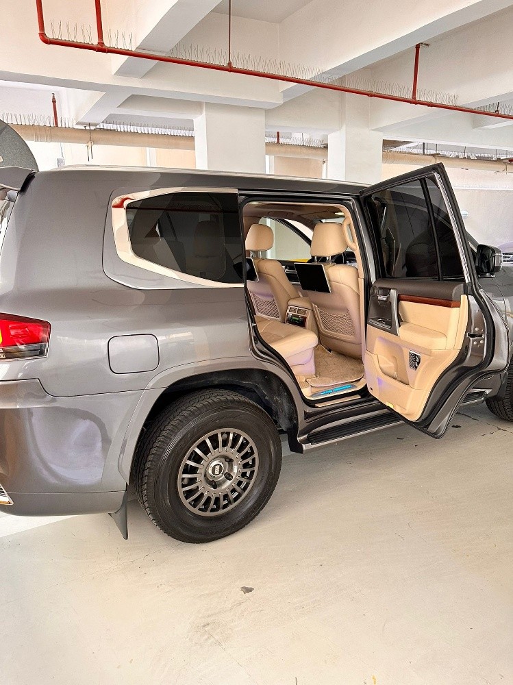 land cruiser 2023 - 3