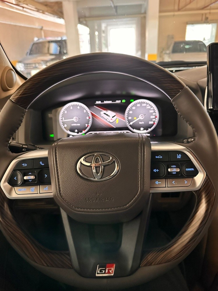 land cruiser 2023 - 8