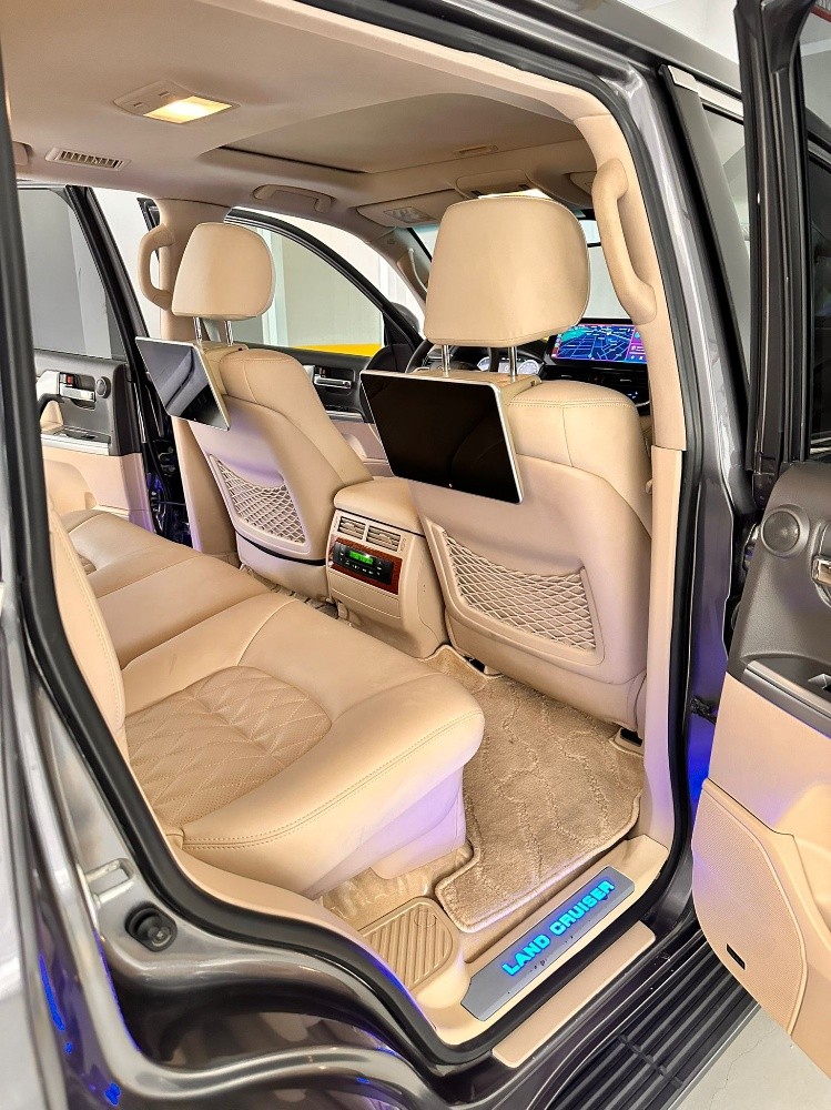 land cruiser 2023 - 6