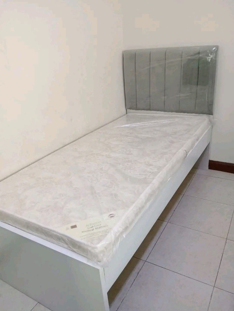 سرير ملابس خشبي جديد متاح - 29
