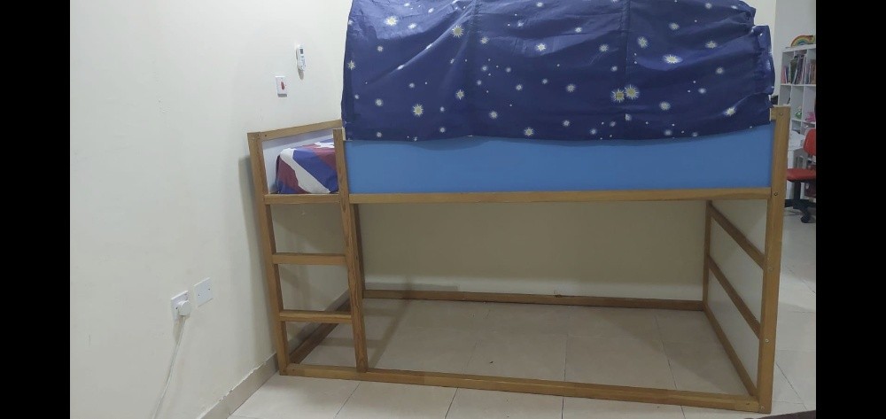 Kids bunk bed available 
Good con - 2