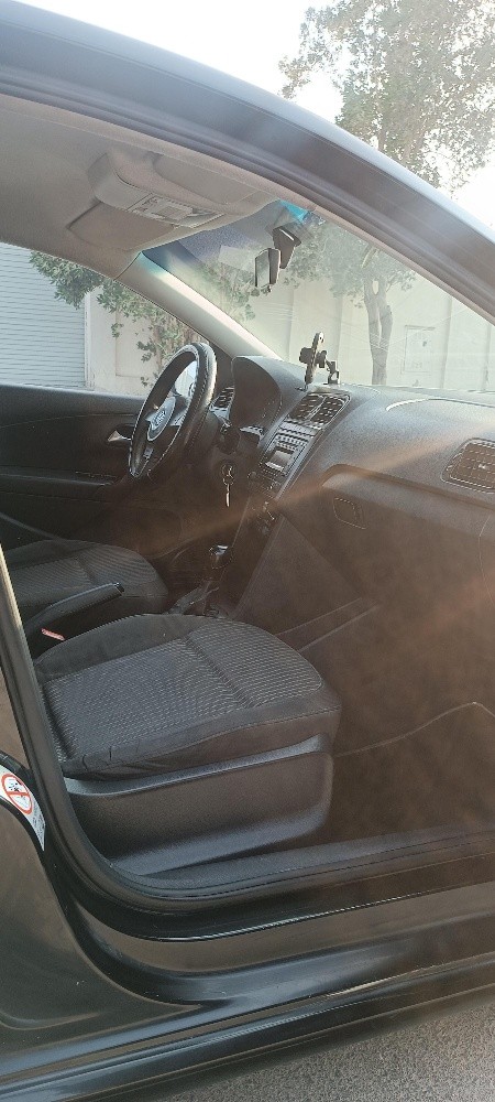 Clean Volkswagen Pollo Sedan 2015 - 8