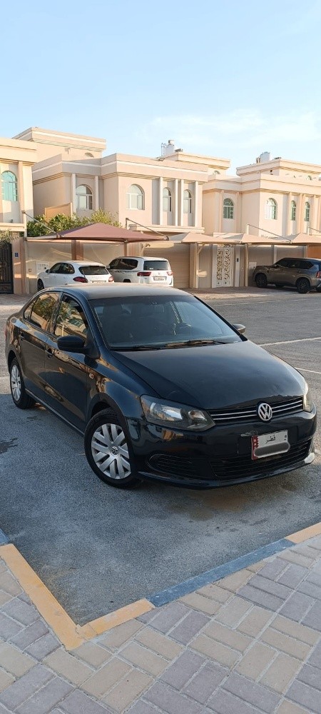 Clean Volkswagen Pollo Sedan 2015 - 1